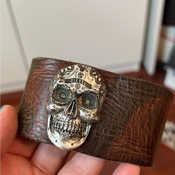 Diesel Brown Leather Bracelet with Silver Skull - Picture 4 of 4